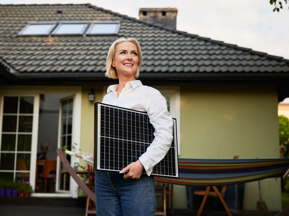 Photovoltaik-Anlage auf einem Einfamilienhaus – ohne Speicher kein Notstrom bei Stromausfall