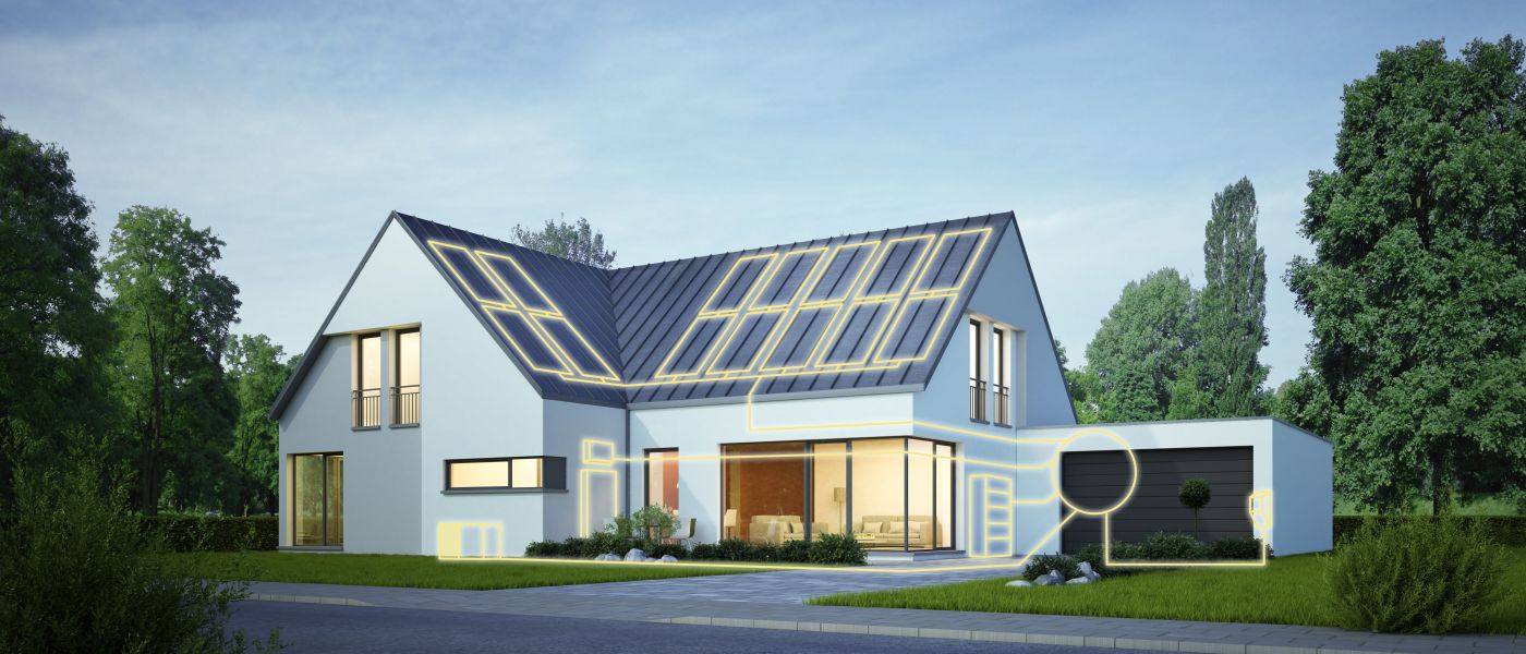 Einfamilienhaus mit Photovoltaikanlage auf Satteldach und Energiespeicher, installiert von TRIOSUN