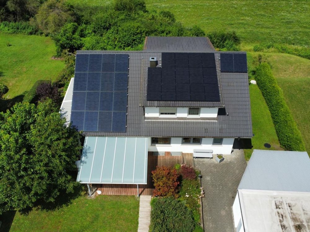 Photovoltaikanlage in Bremen aus der Luft – lohnt sich Photovoltaik in Norddeutschland